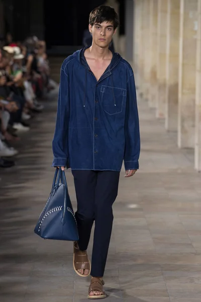 Look 30